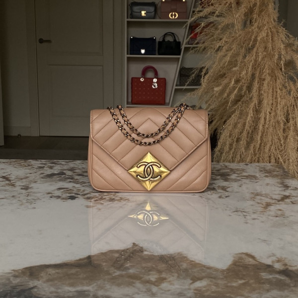 Сумка Chanel Pyramid CC